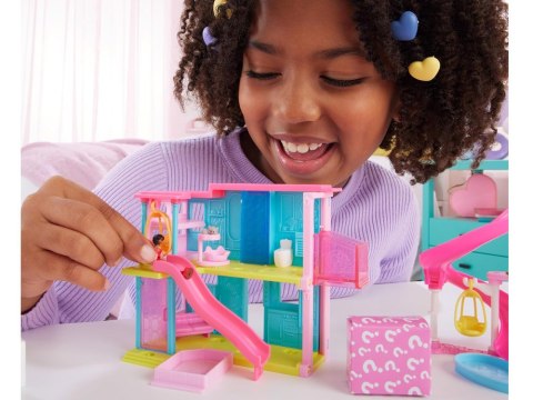 Mattel Mini BarbieLand Domek dla lalek + lalka i pupil + akcesoria