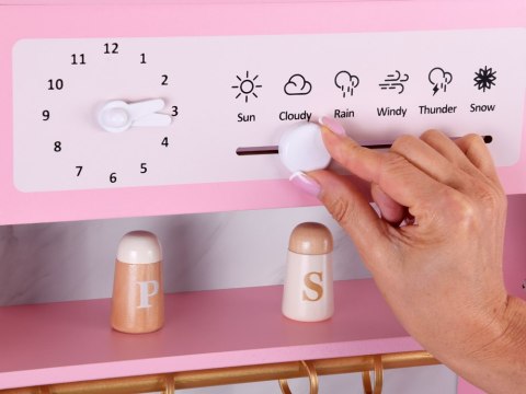 Duża kuchnia drewniana interaktywna glamour złote dodatki ekspres