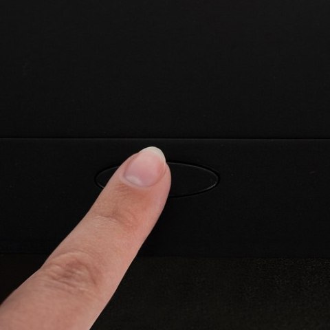 Gniazdo chowane w blat- potrójne Izoxis 21659