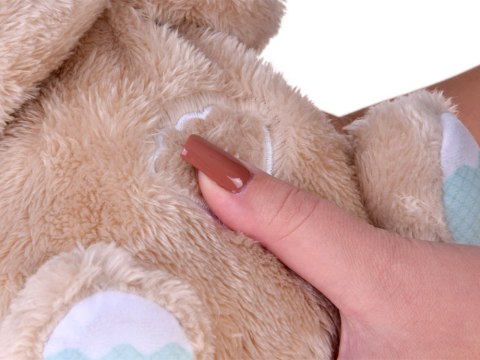 Przytulanka oddychająca WYDRA kołysanki biały szum lampka nocna