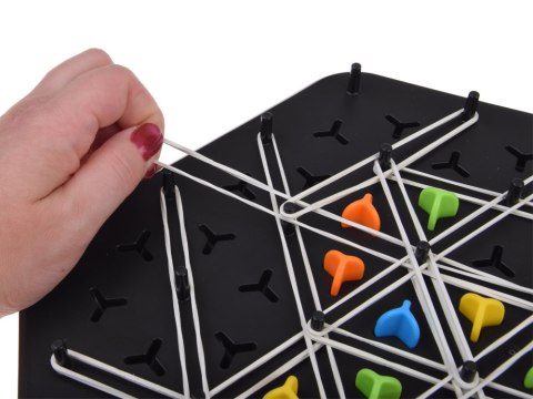 Gra strategiczna Szachy łańcuchowe - zajmij jak najwięcej trójkątów!