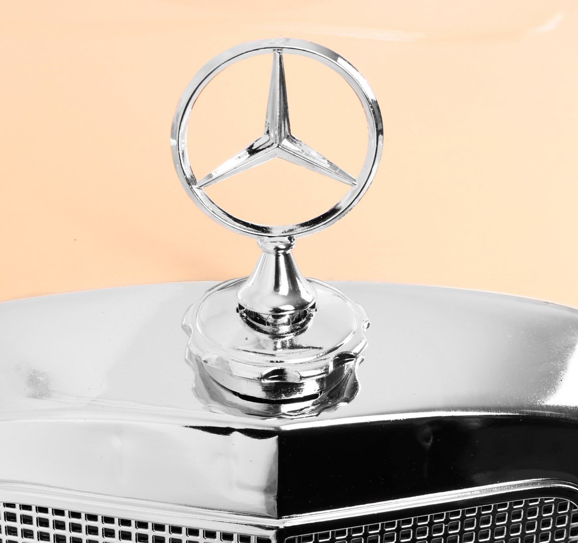 Samochód AUTO na akumulator Mercedes Benz 300S RETRO Lakier Czerwony Samochód AUTO na akumulator Mercedes Benz 300S RETRO Lakier Czerwony
