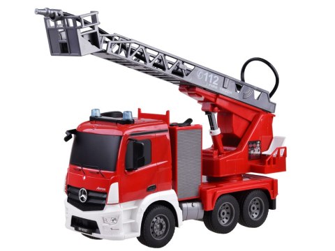 Auto STRAŻ POŻARNA Mercedes sika wodą pilot RC0260