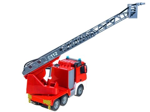 Auto STRAŻ POŻARNA Mercedes sika wodą pilot RC0260