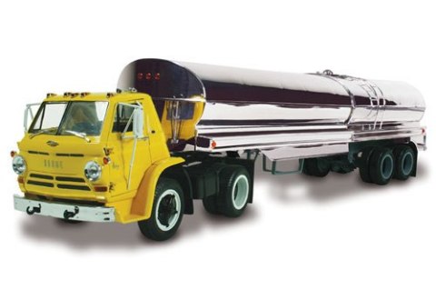 Model Plastikowy Do Sklejania Lindberg (USA) - Ciągnik siodłowy Dodge L-700 + Naczepa cysterna (Chrom)
