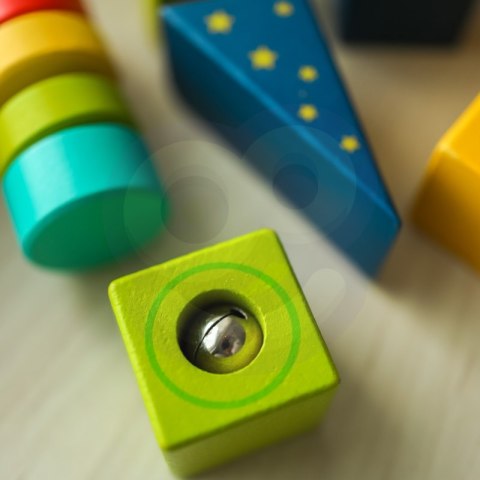 TOOKY TOY Drewniane Klocki Sensoryczne Układanka Multifunkcyjna Kształty Dźwięk Dotyk 12 el.