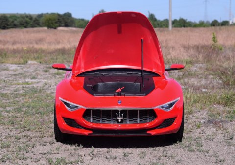 MASERATI ALFIERI Z AMORTYZATORAMI PILOT, LAKIER, PANEL MP4, ŚWIECĄCE KOŁA /SX-1728