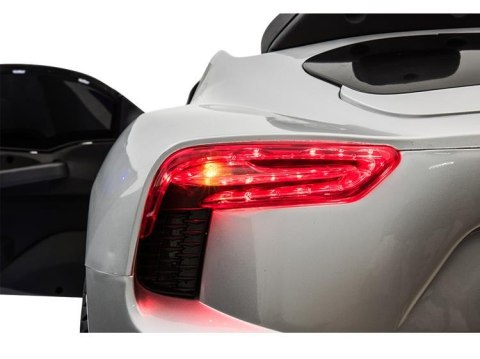 MASERATI ALFIERI Z AMORTYZATORAMI PILOT, LAKIER, PANEL MP4, ŚWIECĄCE KOŁA /SX-1728