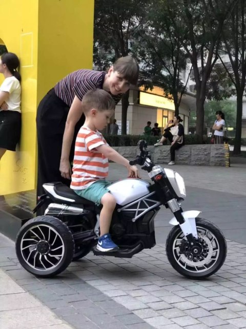 NAJNOWSZY WIELKI MOTOR , PANEL, DŹWIĘKI, SKÓRA, STRONG2/1600-PL