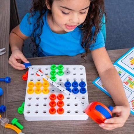 Skrzynka z narzędziami i wkrętarką, zestaw do