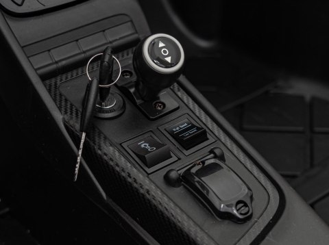 Dwuosobowy MAX 100Kg 2x200W 24V14Ah Auto na akumulator Audi Spyder R8 Dwuosobowy MAX 100Kg 2x200W 24V14Ah Auto na akumulator Audi Spyder R8